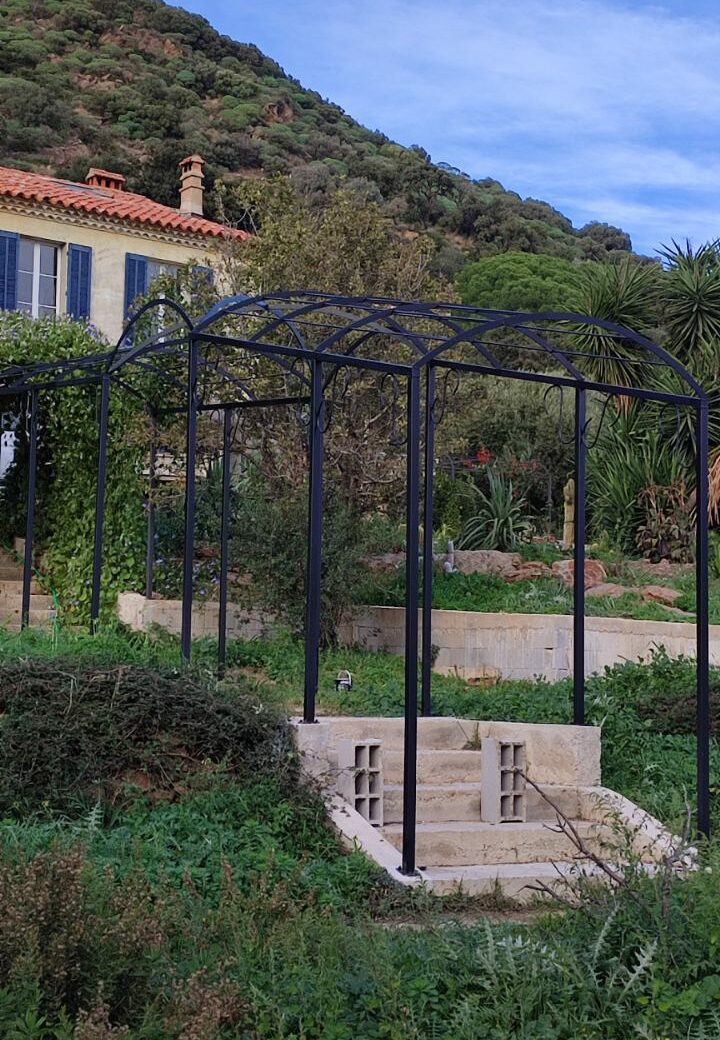 Ferronnerie d'art en fer forgé à Cavalaire et dans le Golfe de Saint-Tropez