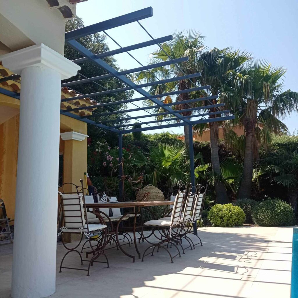 Pergolas en fer sur mesure à La Croix-Valmer, Cavalaire, Saint-Tropez, Sainte-Maxime