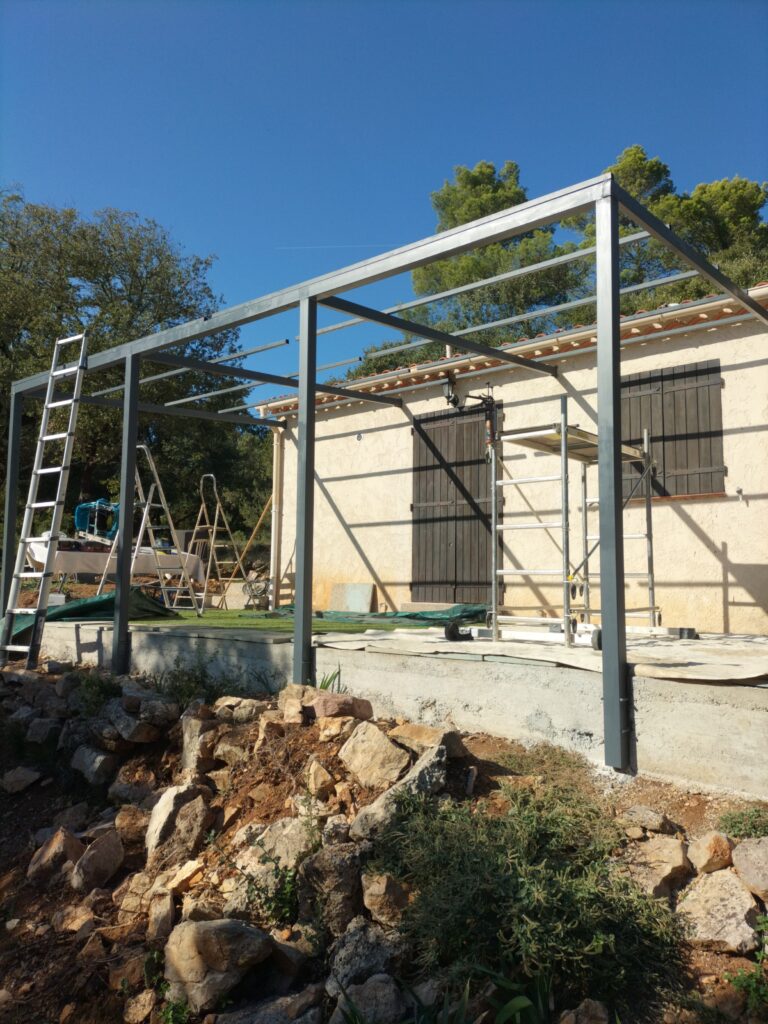 Pergola sur-mesure en fer dans le Golfe de Saint-Tropez
