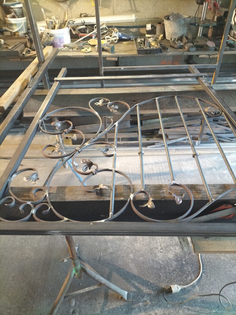 Portillon en fer forgé sur-mesure à Cavalaire, Var et le golfe de saint-tropez