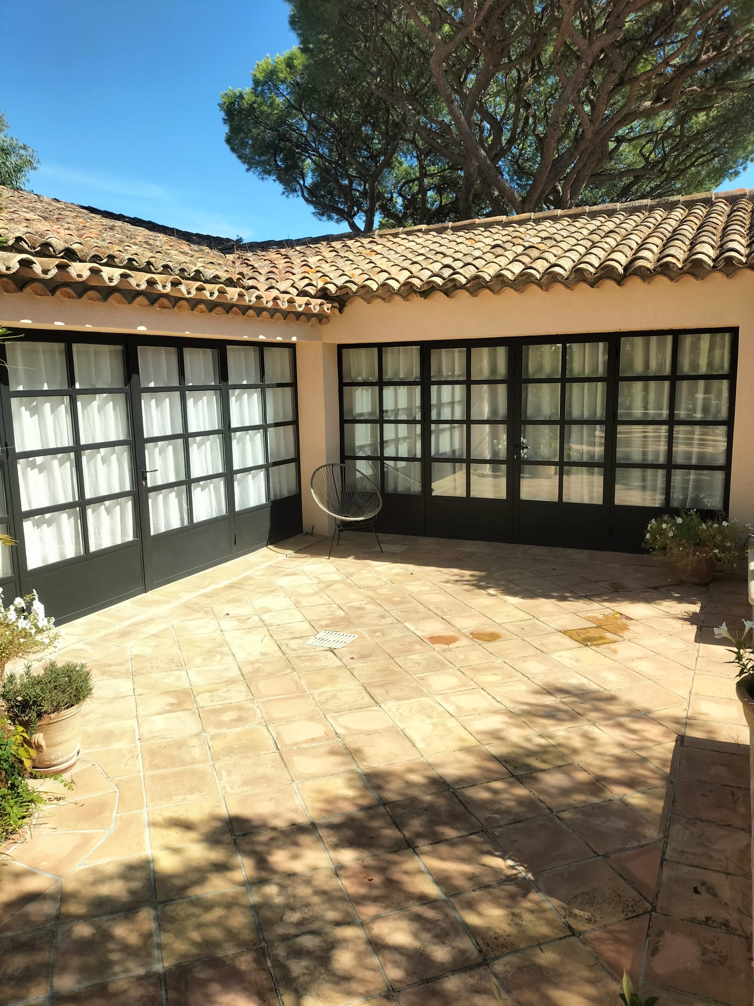 Portes et fenêtres sur-mesure en fer dans le Var à Cavalaire